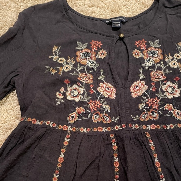American Eagle Floral Embroidered Boho Peasant Top - Picture 3 of 6